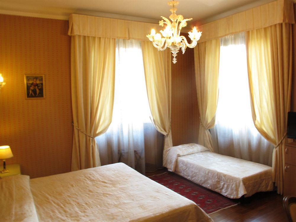 C-Hotels De Rose Palace Флоренция Экстерьер фото