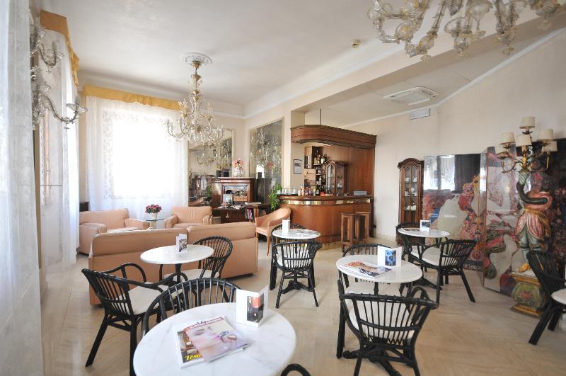 C-Hotels De Rose Palace Флоренция Экстерьер фото