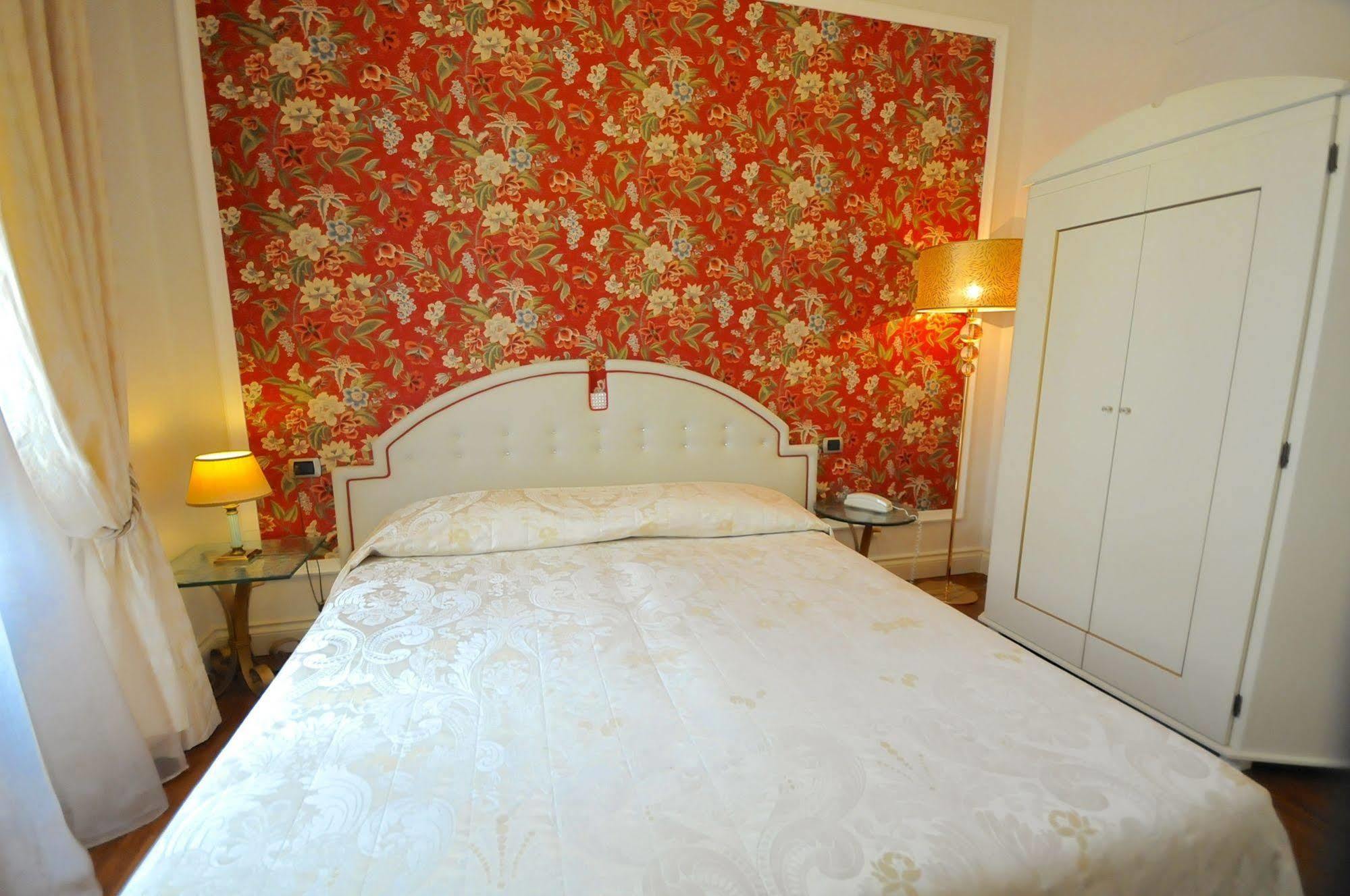 C-Hotels De Rose Palace Флоренция Экстерьер фото